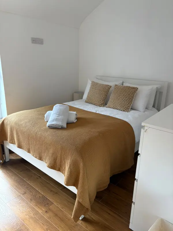 Double bedroom with fresh white bedding, Belfast