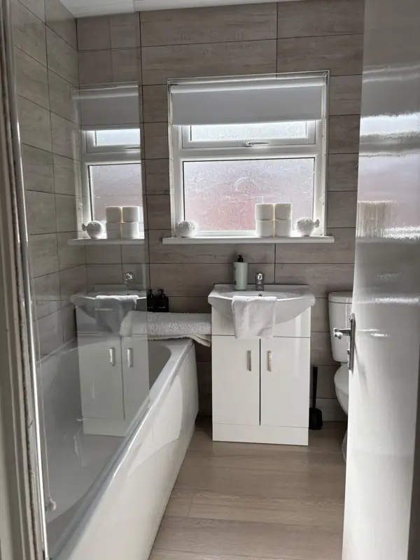 Skylight bedroom with fresh linen, Belfast